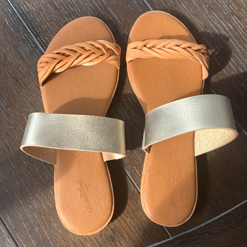 Universal Thread Sandals size 7.5